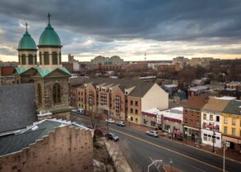 15 ciudades con los impuestos a la propiedad más altos y 5 con los más bajos