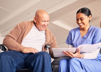 Tengo 70 años y necesito un seguro de atención a largo plazo. ¿Es inútil a mi edad?