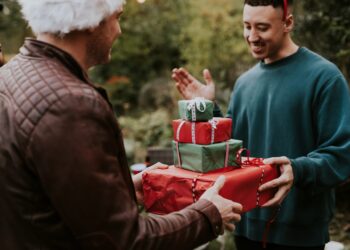 ‘Los estafadores se ganan la vida con esto’, advierte el jefe de fraude de Visa: cinco formas en las que incluso los compradores cautelosos pueden ser engañados