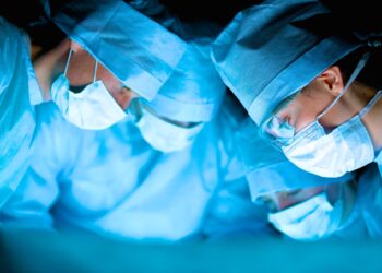 Por qué una cirugía de rodilla en Panamá supera al mismo procedimiento en Estados Unidos