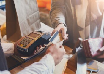 Ese beneficio de reembolso en efectivo del 2% en realidad podría costarle un 3% al finalizar la compra