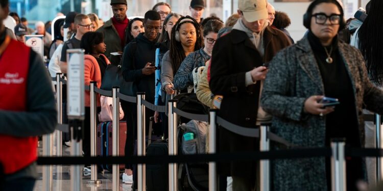 Se espera que la TSA examine a 19,3 millones de viajeros esta semana