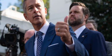 Sean Duffy dice que los retrasos en el aeropuerto continuarán a medida que se prolongue el cierre