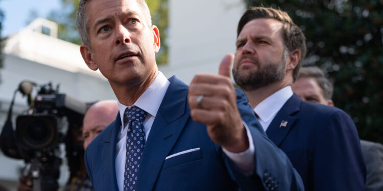 Sean Duffy dice que los retrasos en el aeropuerto continuarán a medida que se prolongue el cierre