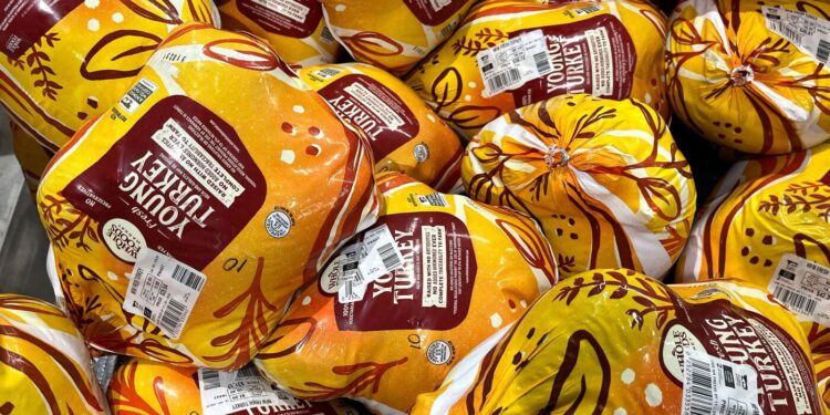 La fiesta de Acción de Gracias costará un poco menos este año: NPR