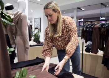 Las compras navideñas revelan el estado de ánimo nacional a este experto en comercio minorista: NPR