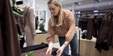 Las compras navideñas revelan el estado de ánimo nacional a este experto en comercio minorista: NPR