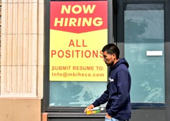 El informe de empleo de septiembre llega hoy, con casi siete semanas de retraso: NPR