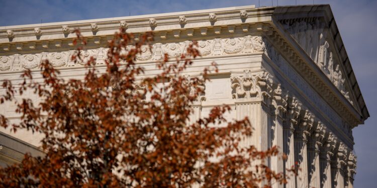 La Corte Suprema puso los aranceles de Trump en una parrilla a fuego alto, bajo escrutinio bipartidista: NPR