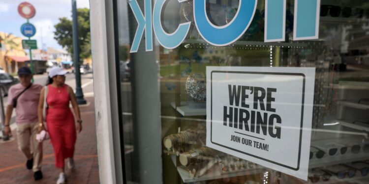 El informe de empleo retrasado de septiembre se publicará la próxima semana: NPR