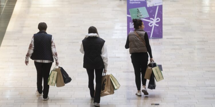 El Black Friday puede traer grandes ventas para atraer a los compradores ansiosos: NPR