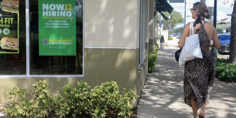 ¿Está empeorando el mercado laboral? Esto es lo que sabemos: NPR
