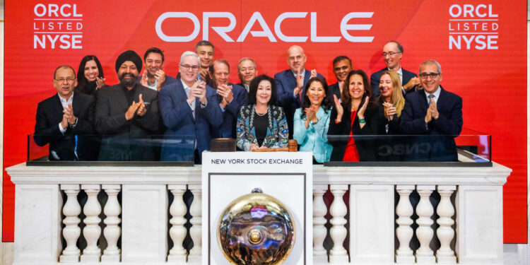 Acciones que realizan los mayores movimientos antes de la comercialización: ORCL, CRWV, NKE, COIN