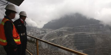 Acciones que realizan los mayores movimientos al mediodía: NVO, NOW, FCX, GPCR