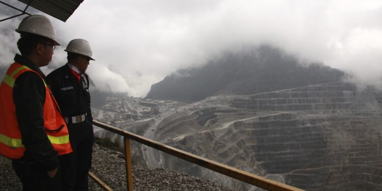 Acciones que realizan los mayores movimientos al mediodía: NVO, NOW, FCX, GPCR