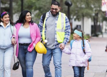 Por qué los hogares con un solo ingreso son “una era pasada”, según los expertos