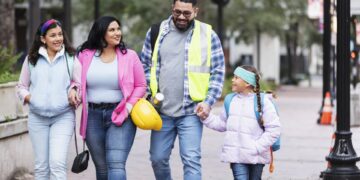 Por qué los hogares con un solo ingreso son “una era pasada”, según los expertos