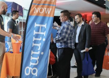 Las nóminas aumentaron en 64.000 después de caer en 105.000 en octubre