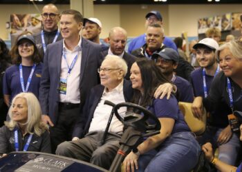 Berkshire renueva los altos cargos para acelerar el cambio más allá de la era Buffett. Qué significa para las acciones