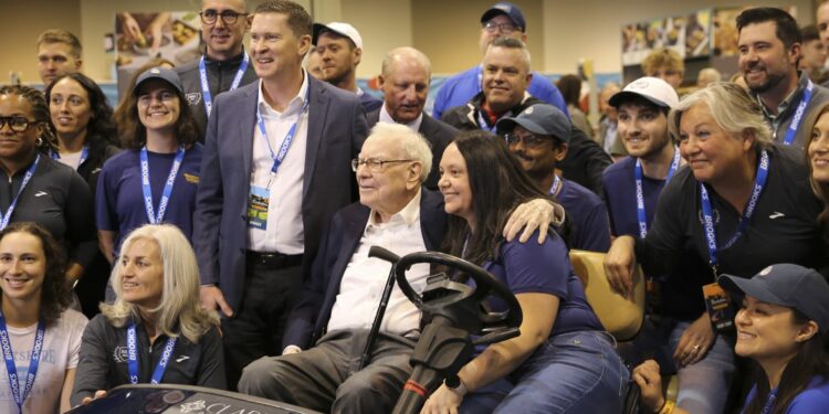 Berkshire renueva los altos cargos para acelerar el cambio más allá de la era Buffett. Qué significa para las acciones