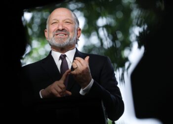 Estados Unidos debe dejar de aceptar inmigrantes “por debajo del promedio” que no ayudarán a la economía