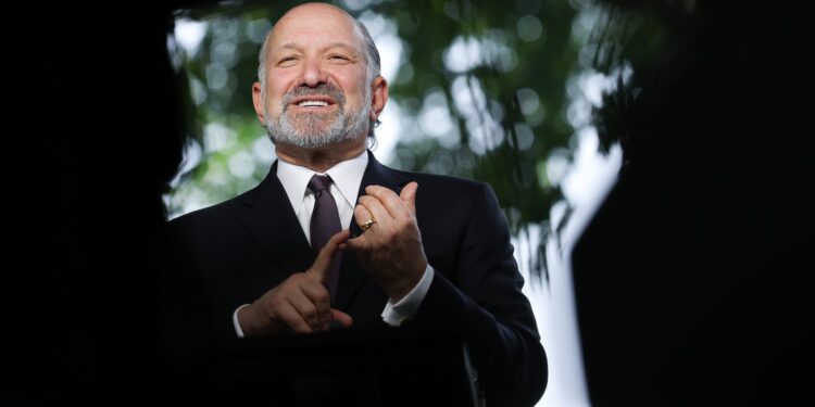 Estados Unidos debe dejar de aceptar inmigrantes “por debajo del promedio” que no ayudarán a la economía