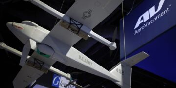 Acciones que realizan los mayores movimientos fuera de horario: AVAV, GEV, CBRL