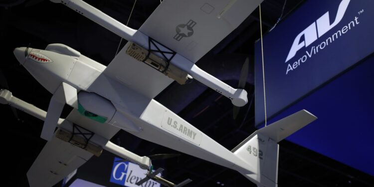 Acciones que realizan los mayores movimientos fuera de horario: AVAV, GEV, CBRL