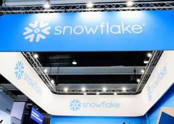 CRM, NIEVE, HRL, FIVE y más