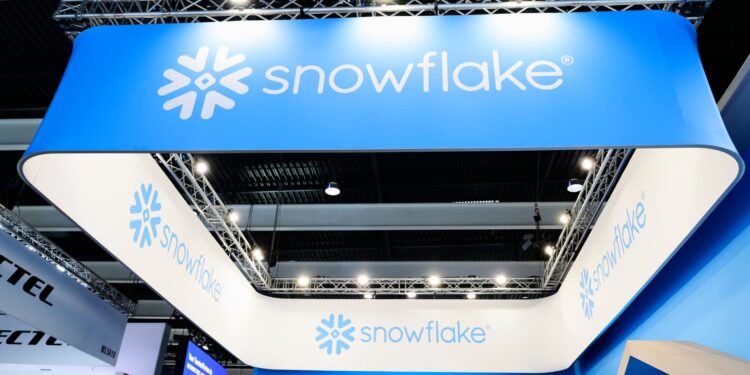 CRM, NIEVE, HRL, FIVE y más