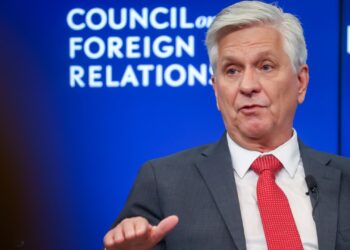 Vea al gobernador de la Fed, Christopher Waller, hablar sobre las tasas de interés y la carrera para suceder a Powell