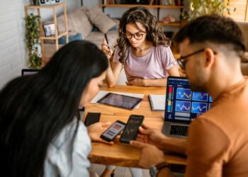 Prepare su cartera para shocks y oportunidades de crecimiento en 2026, según UBS