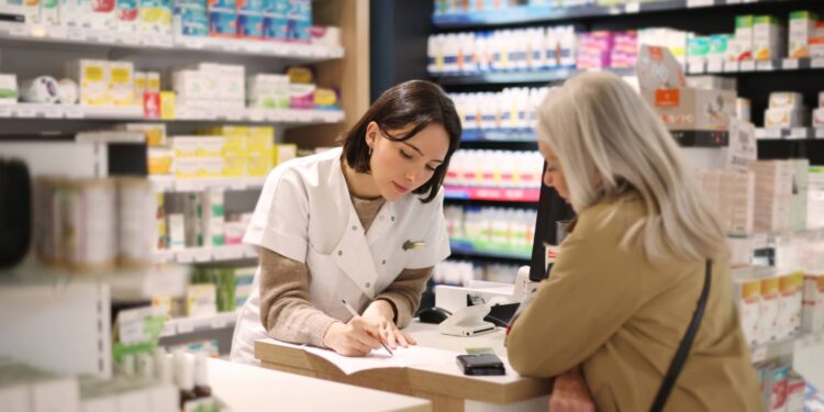 Qué significan los cambios en los costos de los medicamentos recetados de Medicare para los beneficiarios