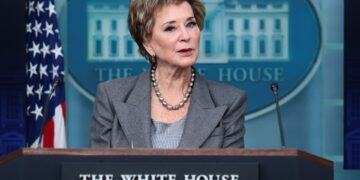 Funcionarios de Trump buscan poner fin al alivio