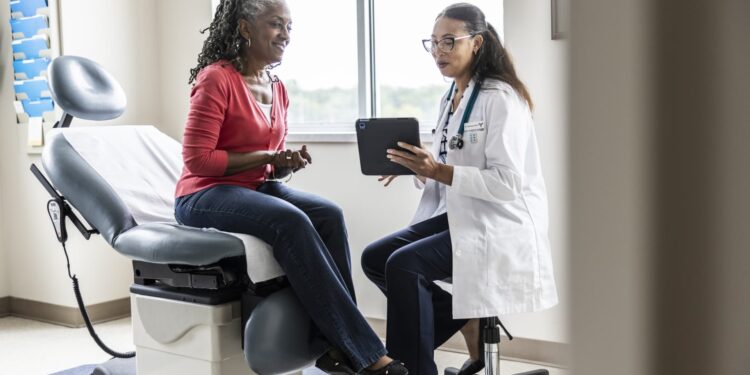 Los mayores gastos en atención médica obligan a hacer concesiones financieras, según las encuestas