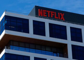 Acciones que realizan los mayores movimientos del mediodía: MSFT, NFLX, MRVL, GTLB