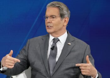 Bessent dice que el gobierno de Trump podrá replicar los aranceles incluso si pierde la decisión de la Corte Suprema