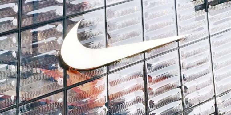 Acciones que realizan los mayores movimientos antes de la comercialización: NKE, DVAX, PATH