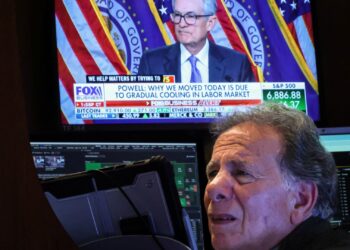 El rendimiento de los bonos del Tesoro a 10 años apenas cambia a medida que los operadores regresan de las vacaciones de Navidad