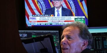 El rendimiento de los bonos del Tesoro a 10 años apenas cambia a medida que los operadores regresan de las vacaciones de Navidad