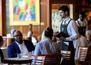 La inflación de los alimentos lleva a los comensales a elegir elementos de menú más baratos