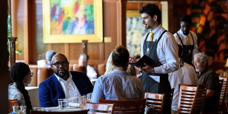 La inflación de los alimentos lleva a los comensales a elegir elementos de menú más baratos