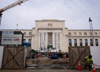 El economista Mark Zandi ve que la Fed sorprenderá con tres recortes de tipos en el primer semestre de 2026