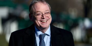 Hassett dice que la independencia de la Fed es “realmente importante” y que los candidatos a presidente no deberían ser descalificados por ser amigos de Trump