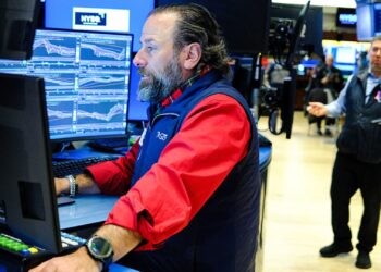 El viernes podría ser un día agitado para las operaciones en Wall Street. He aquí por qué
