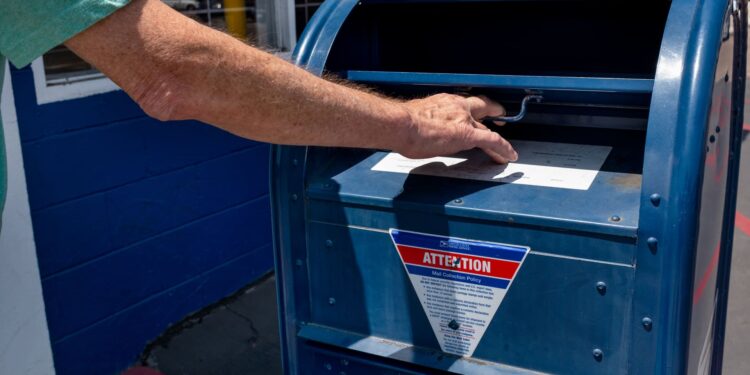Los retrasos en los matasellos de USPS podrían afectar los impuestos, las facturas y los plazos