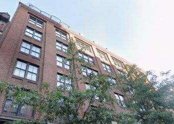 Billy Joel vende un condominio en la ciudad de Nueva York a su propia hija por $4,5 millones, días antes de recortar $5 millones del precio de la propiedad en Long Island