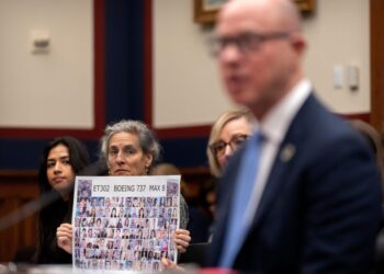 El jefe de la FAA promete mantener las medidas de seguridad implementadas después del trágico accidente aéreo en DC