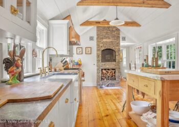 Granja restaurada de 250 años en Nueva York que alguna vez sirvió como club de caza local y ahora ofrece listas de 160 acres por $ 12 millones