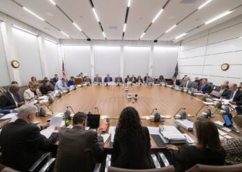 Las autoridades de la Fed discutieron la posibilidad de suspender los recortes de tasas después de la reunión de diciembre